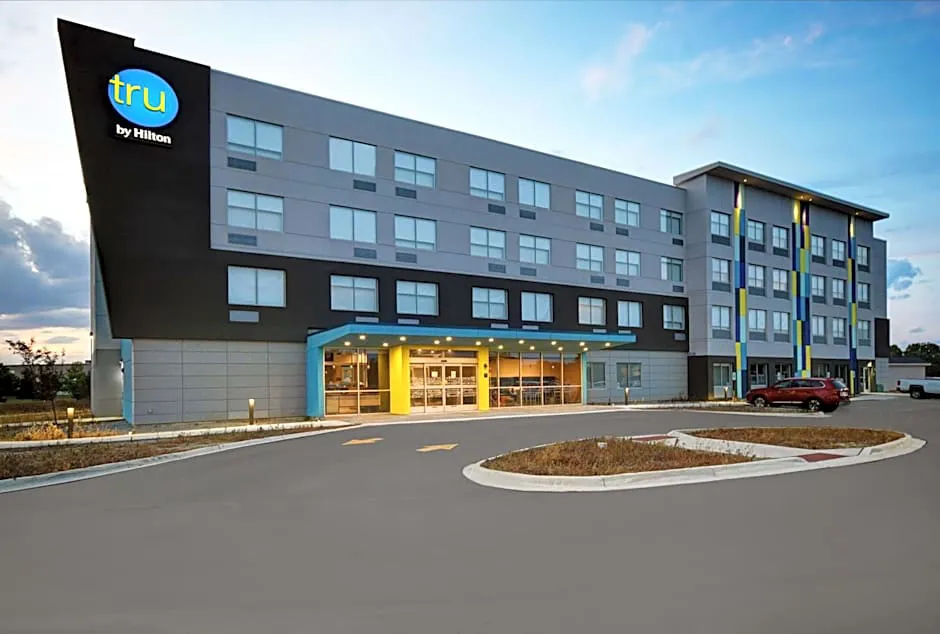 Tru by Hilton Monroe hotel hero