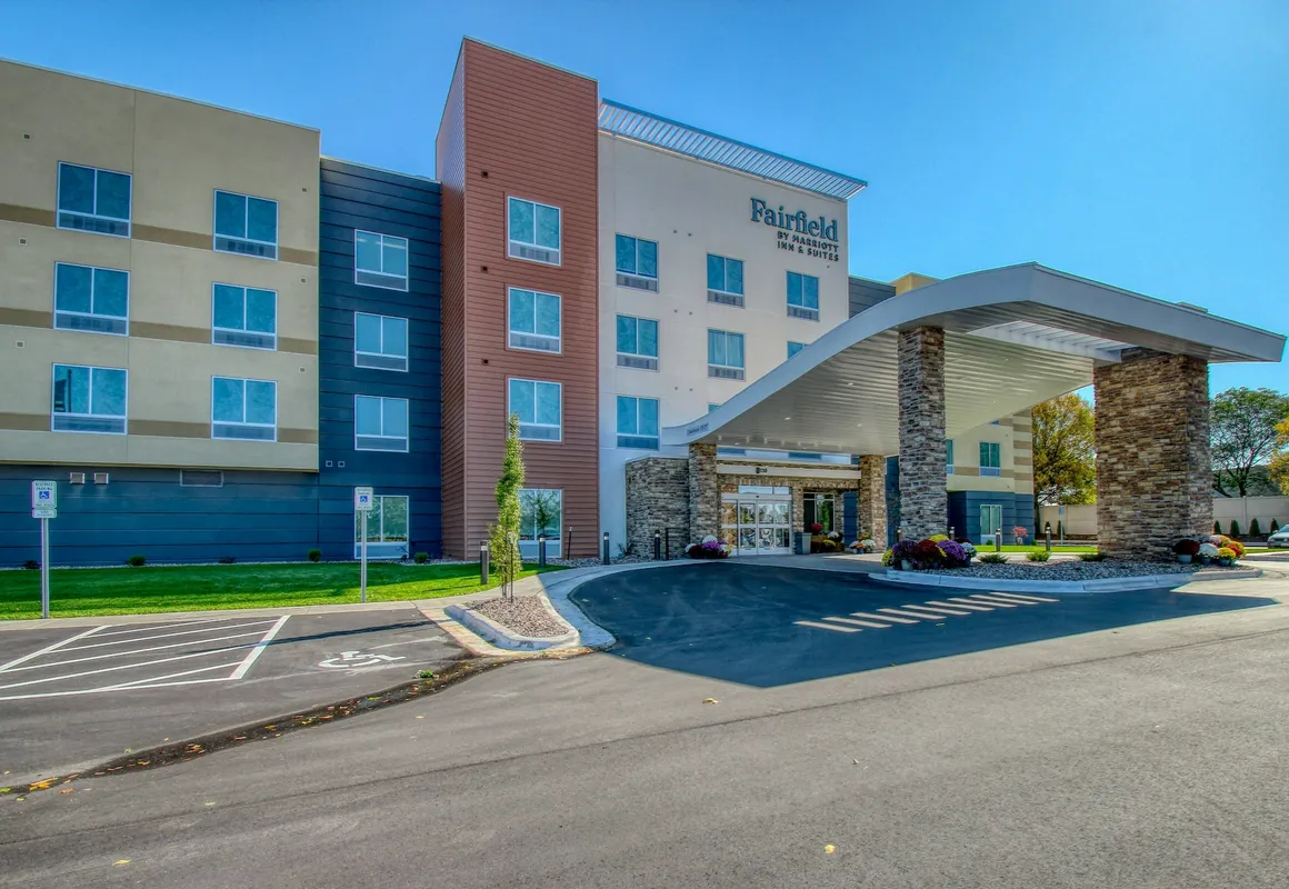 Fairfield Inn & Suites by Marriott Appleton hotel hero