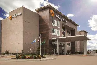 La Quinta Inn & Suites by Wyndham Burlington hotel detail image 1