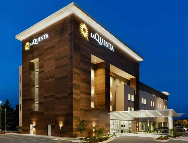 La Quinta Inn & Suites by Wyndham Burlington hotel detail image 2