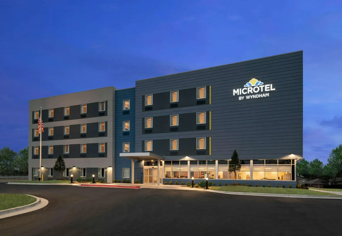 Microtel Inn & Suites by Wyndham Hot Springs hotel hero