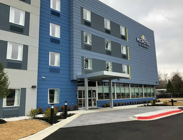 Microtel Inn & Suites by Wyndham Hot Springs hotel detail image 3
