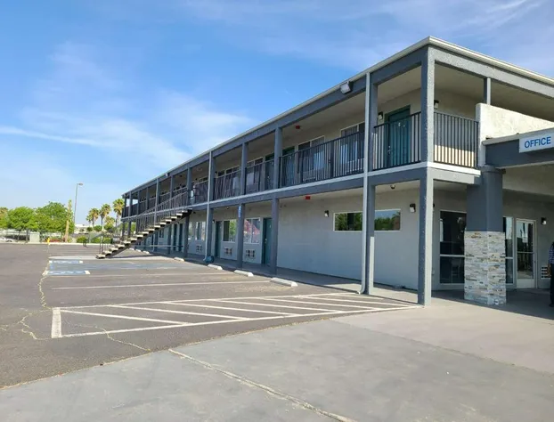 SureStay Hotel by Best Western Chowchilla Yosemite hotel detail image 1