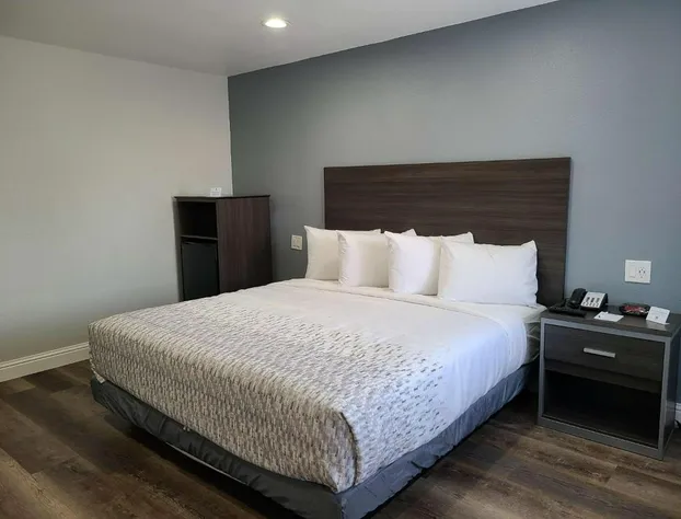 SureStay Hotel by Best Western Chowchilla Yosemite hotel detail image 1