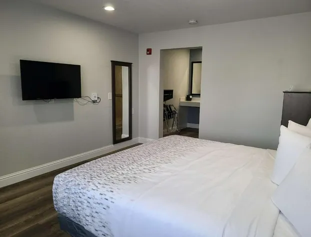 SureStay Hotel by Best Western Chowchilla Yosemite hotel detail image 2