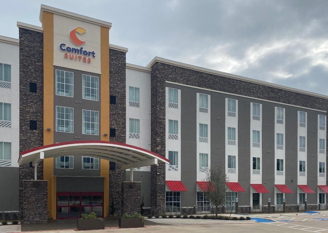 Comfort Suites hotel hero