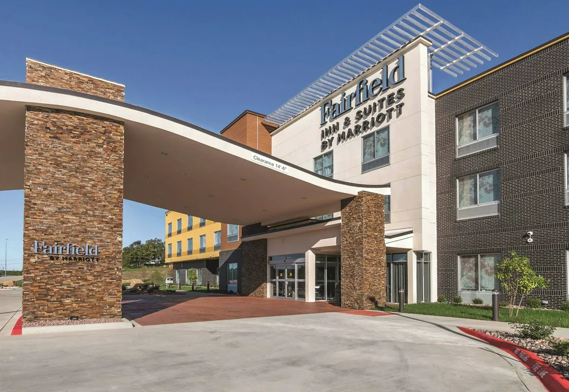 Fairfield Inn & Suites by Marriott Kansas City Shawnee hotel hero