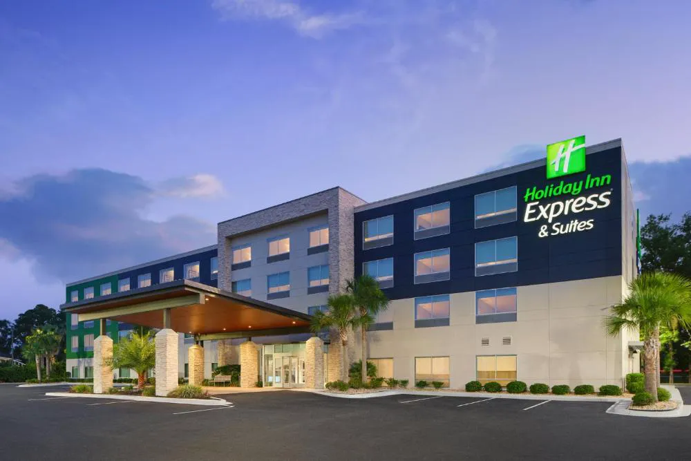 Holiday Inn Express & Suites Brunswick by IHG hotel hero
