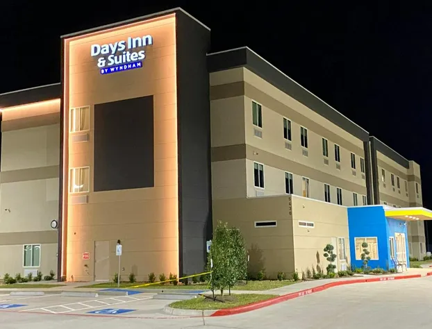 Days Inn & Suites by Wyndham Beaumont West / I-10 & Walden hotel detail image 2