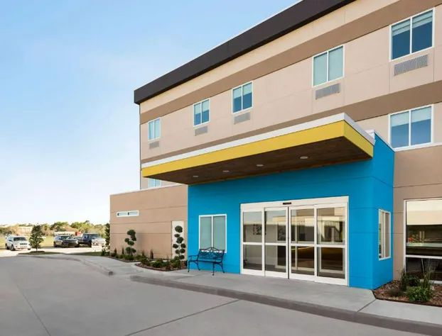 Days Inn & Suites by Wyndham Beaumont West / I-10 & Walden hotel detail image 3
