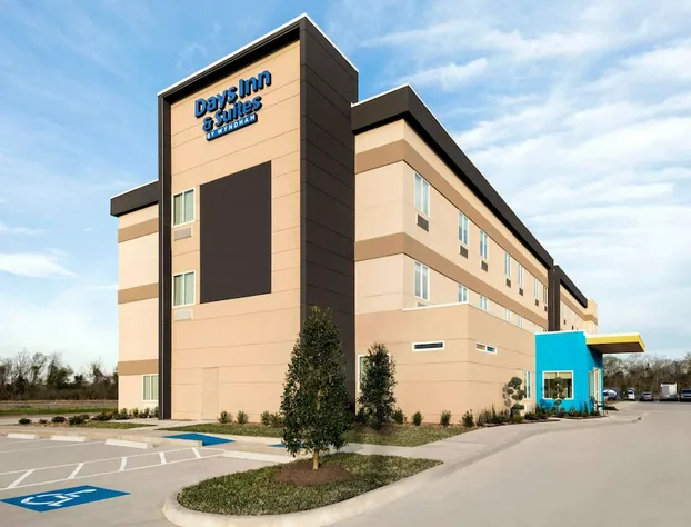 Days Inn & Suites by Wyndham Beaumont West / I-10 & Walden hotel detail image 1