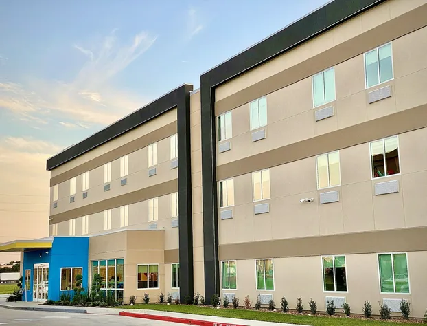 Days Inn & Suites by Wyndham Beaumont West / I-10 & Walden hotel detail image 2