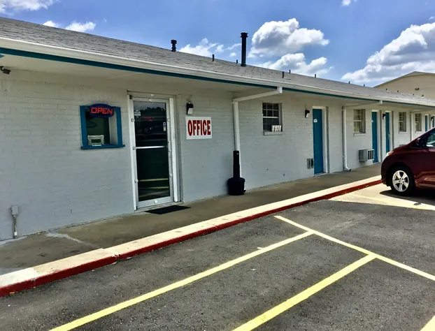 Lakeside inn hotel detail image 1