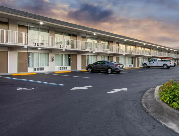 Days Inn by Wyndham Apopka/Orlando hotel detail image 3