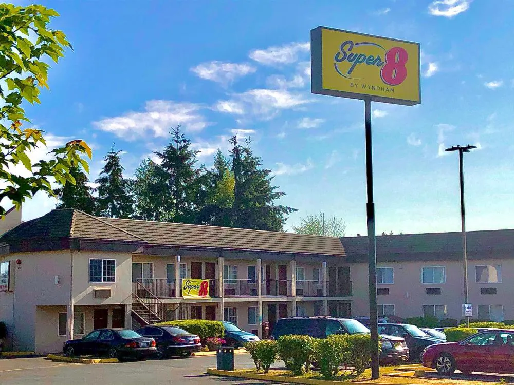 Super 8 Lynnwood hotel hero