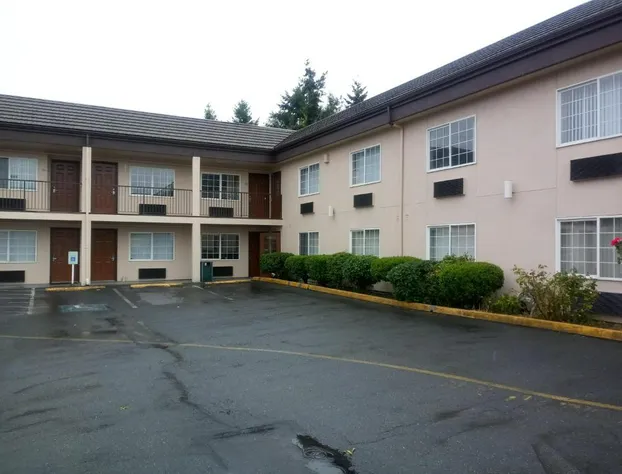 Super 8 Lynnwood hotel detail image 3