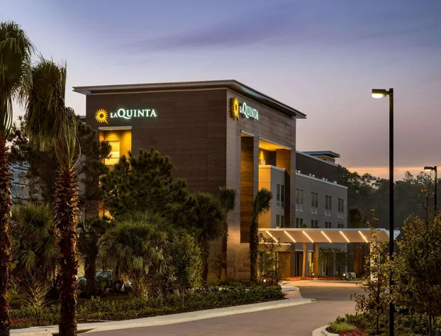 La Quinta Inn & Suites by Wyndham Orlando - IDrive Theme Parks hotel detail image 1