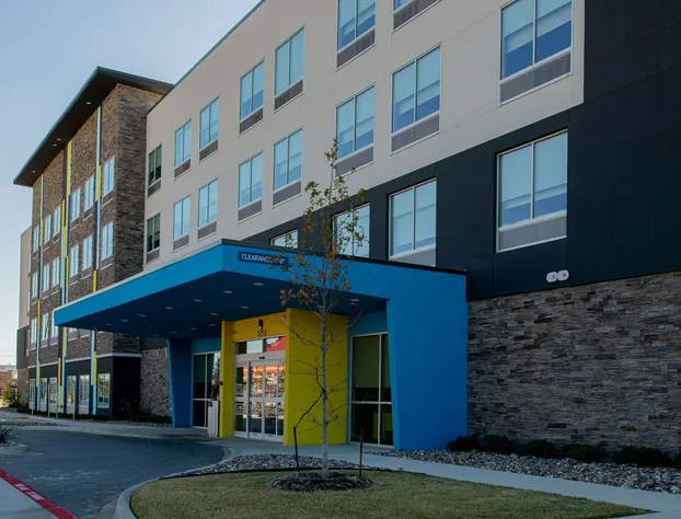 Tru by Hilton The Colony Dallas hotel detail image 2