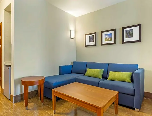 Comfort Inn & Suites Lakewood by JBLM hotel detail image 4