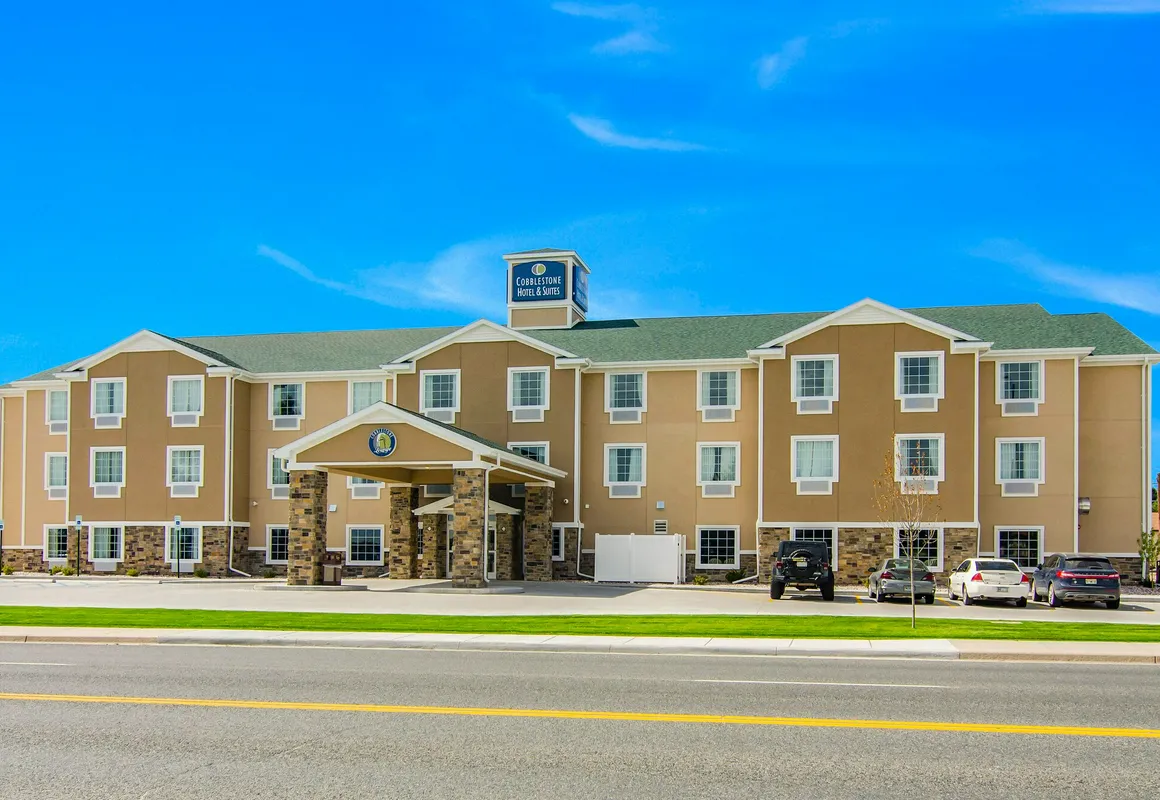 Cobblestone Hotel & Suites - Newport hotel hero