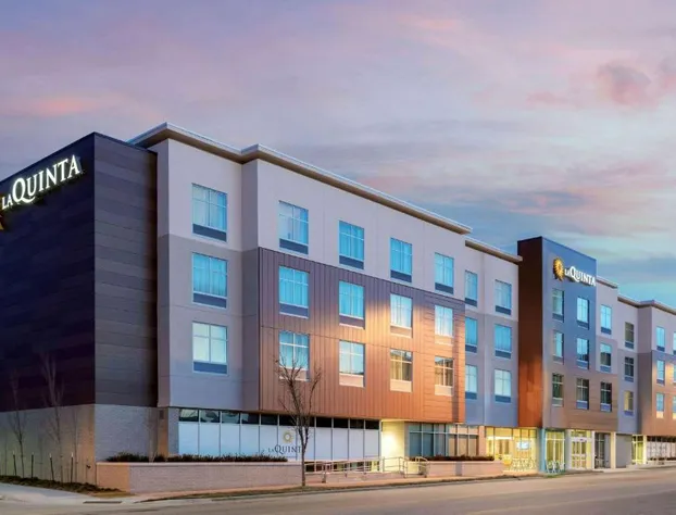 La Quinta Inn & Suites by Wyndham Kansas City Beacon Hill hotel detail image 1