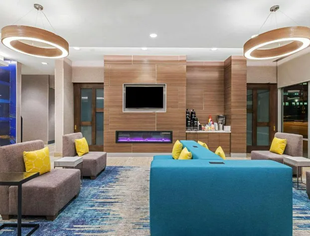 La Quinta Inn & Suites by Wyndham Kansas City Beacon Hill hotel detail image 4