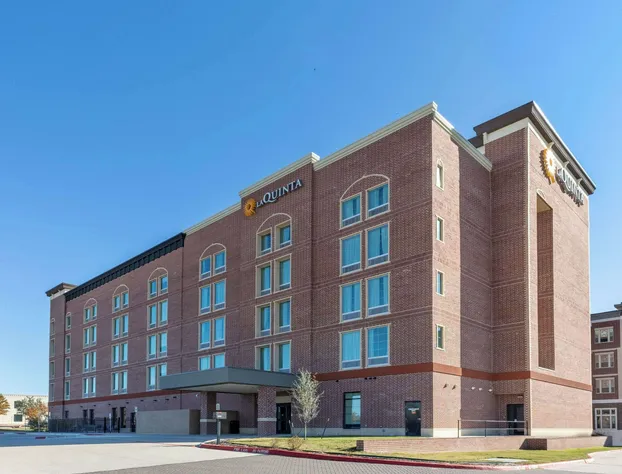 La Quinta Inn & Suites by Wyndham Dallas - Frisco Stadium hotel detail image 3