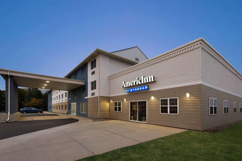 AmericInn by Wyndham Dodgeville hotel hero