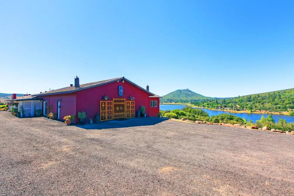 Quiet Mind Mountain Lodge, Retreat and Spa hotel hero