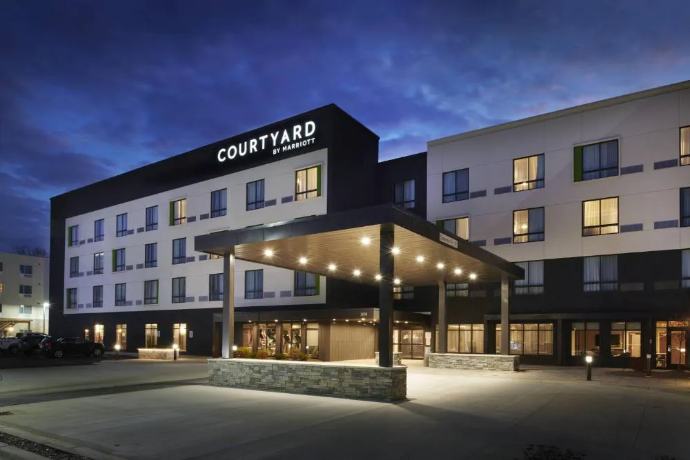 Courtyard by Marriott Jackson hotel hero