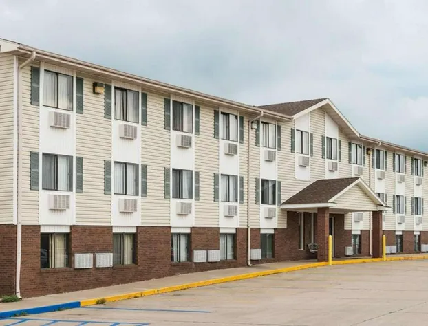 Amerihost Inn & Suites Kingdom City hotel detail image 1