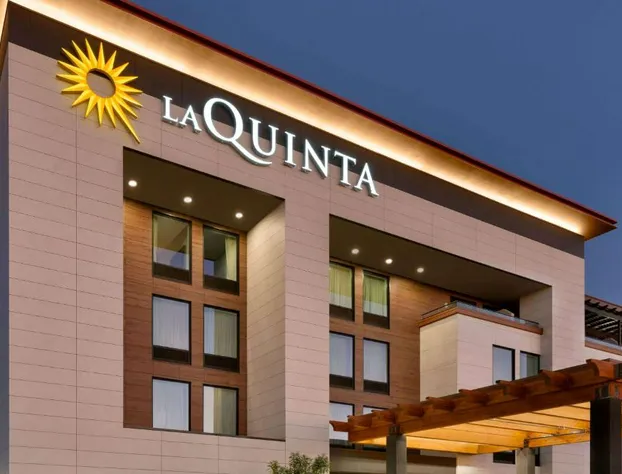 La Quinta Inn & Suites Santa Rosa Sonoma hotel detail image 1