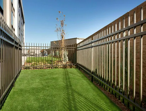 La Quinta Inn & Suites Santa Rosa Sonoma hotel detail image 4