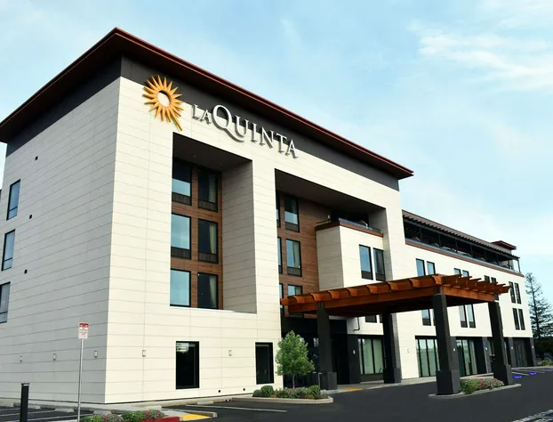 La Quinta Inn & Suites Santa Rosa Sonoma hotel detail image 2