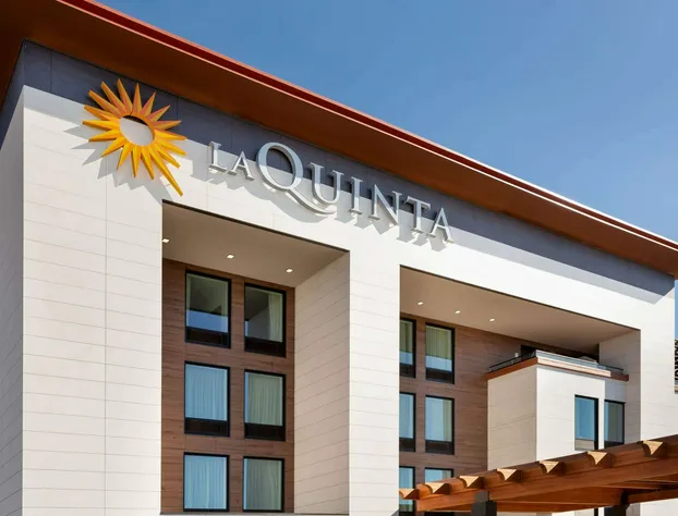 La Quinta Inn & Suites Santa Rosa Sonoma hotel detail image 4