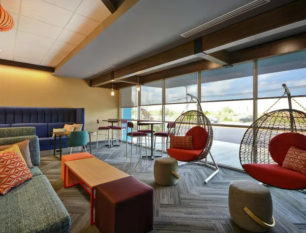 TRU By Hilton Winchester hotel detail image 4