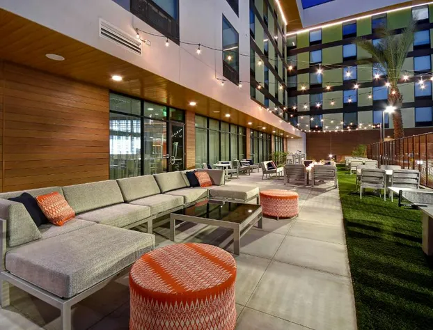 Hampton Inn & Suites Las Vegas Convention Center - No Resort Fee hotel detail image 4