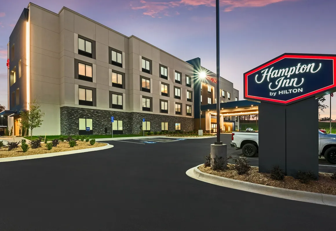 Hampton Inn Batesville hotel hero
