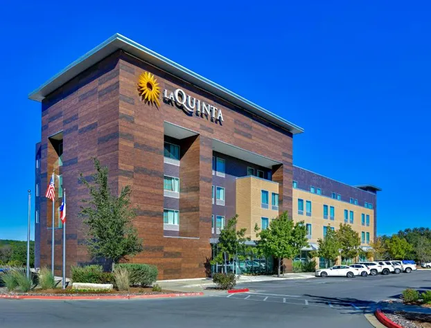 La Quinta Inn & Suites by Wyndham Lakeway hotel detail image 2