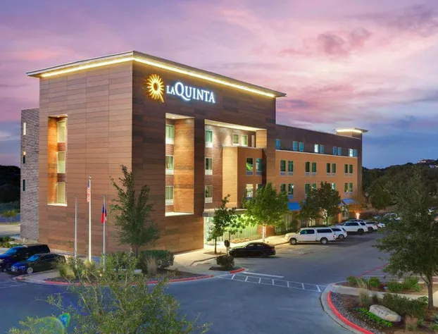 La Quinta Inn & Suites by Wyndham Lakeway hotel detail image 1
