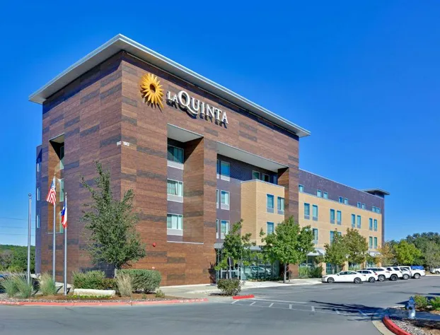 La Quinta Inn & Suites by Wyndham Lakeway hotel detail image 3