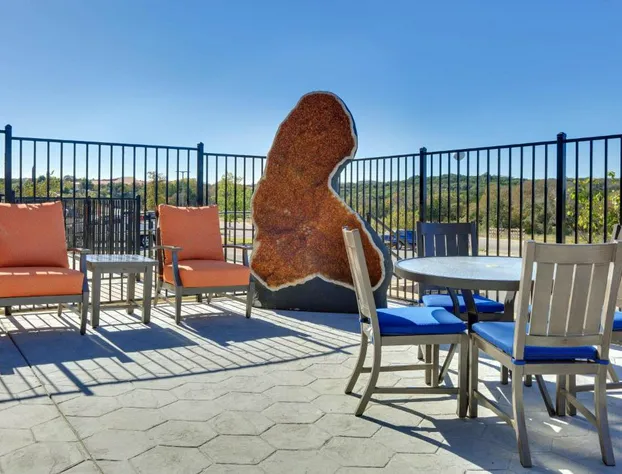 La Quinta Inn & Suites by Wyndham Lakeway hotel detail image 4