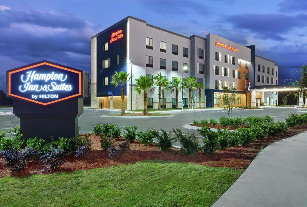 Hampton Inn & Suites Middleburg hotel hero