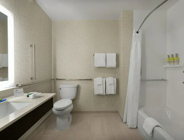 Holiday Inn Express & Suites Fayetteville South by IHG hotel detail image 4