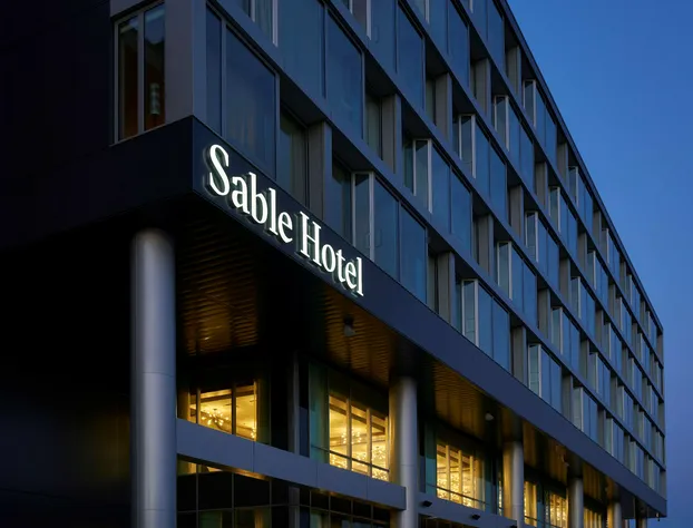 Sable at Navy Pier Chicago, Curio Collection by Hilton hotel detail image 1