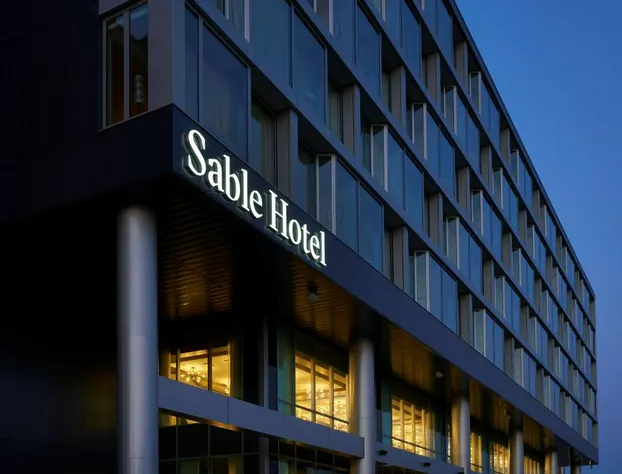 Sable at Navy Pier Chicago, Curio Collection by Hilton hotel detail image 1