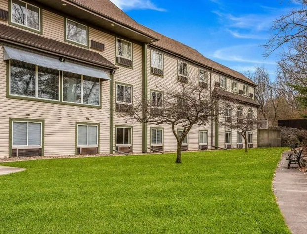 Econo Lodge Whitehall near Michigan's Adventure hotel detail image 1