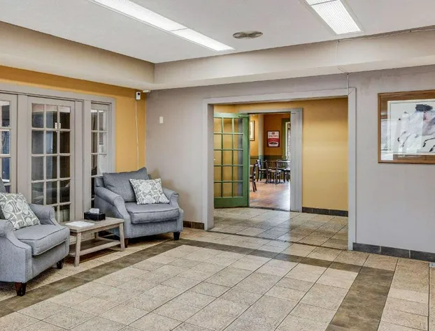 Econo Lodge Whitehall near Michigan's Adventure hotel detail image 3