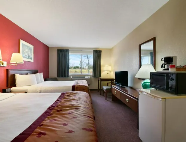 Econo Lodge Whitehall near Michigan's Adventure hotel detail image 4