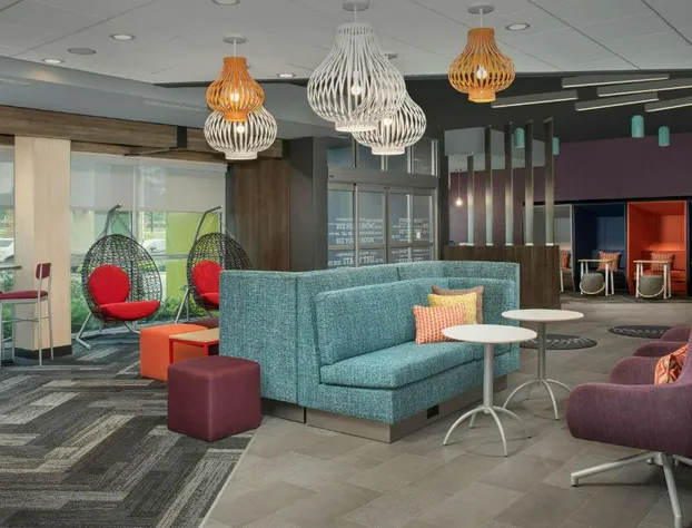 Tru by Hilton Charlotte Airport Lake Pointe hotel detail image 3